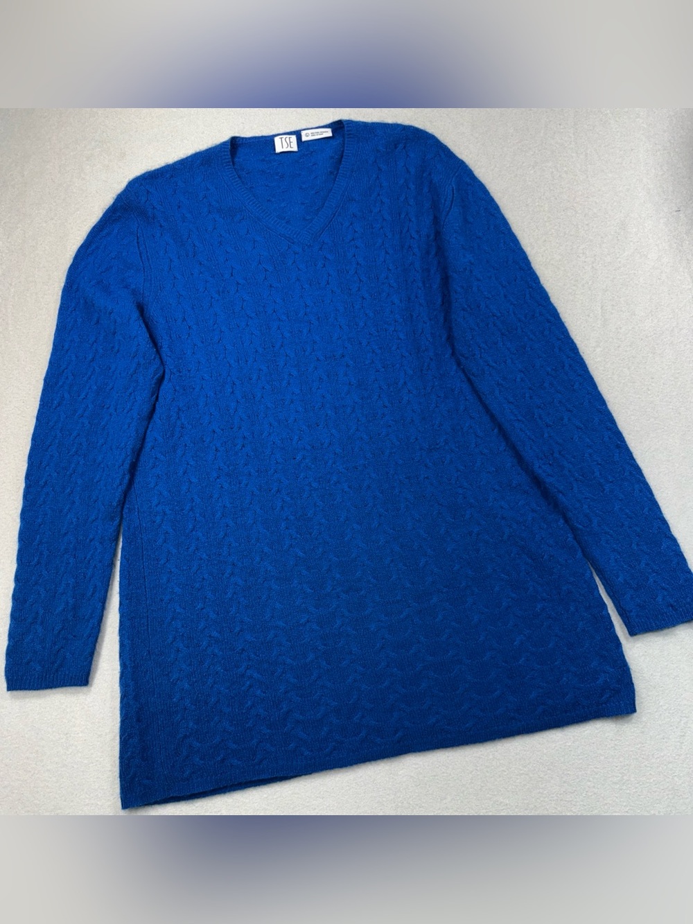 TSE Women’s Cobalt Cable-Knit Cashmere V-Neck Sweater